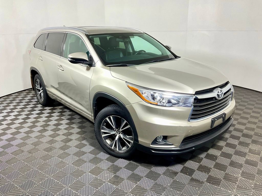Used 2016 Toyota Highlander XLE image 6