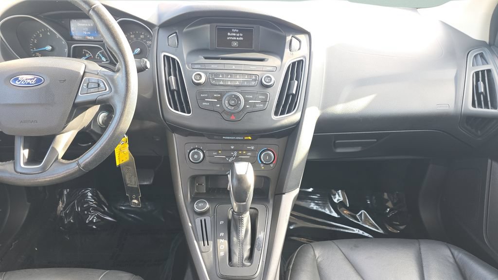 Used 2016 Ford Focus SE w/ Equipment Group 201A FWD image 15