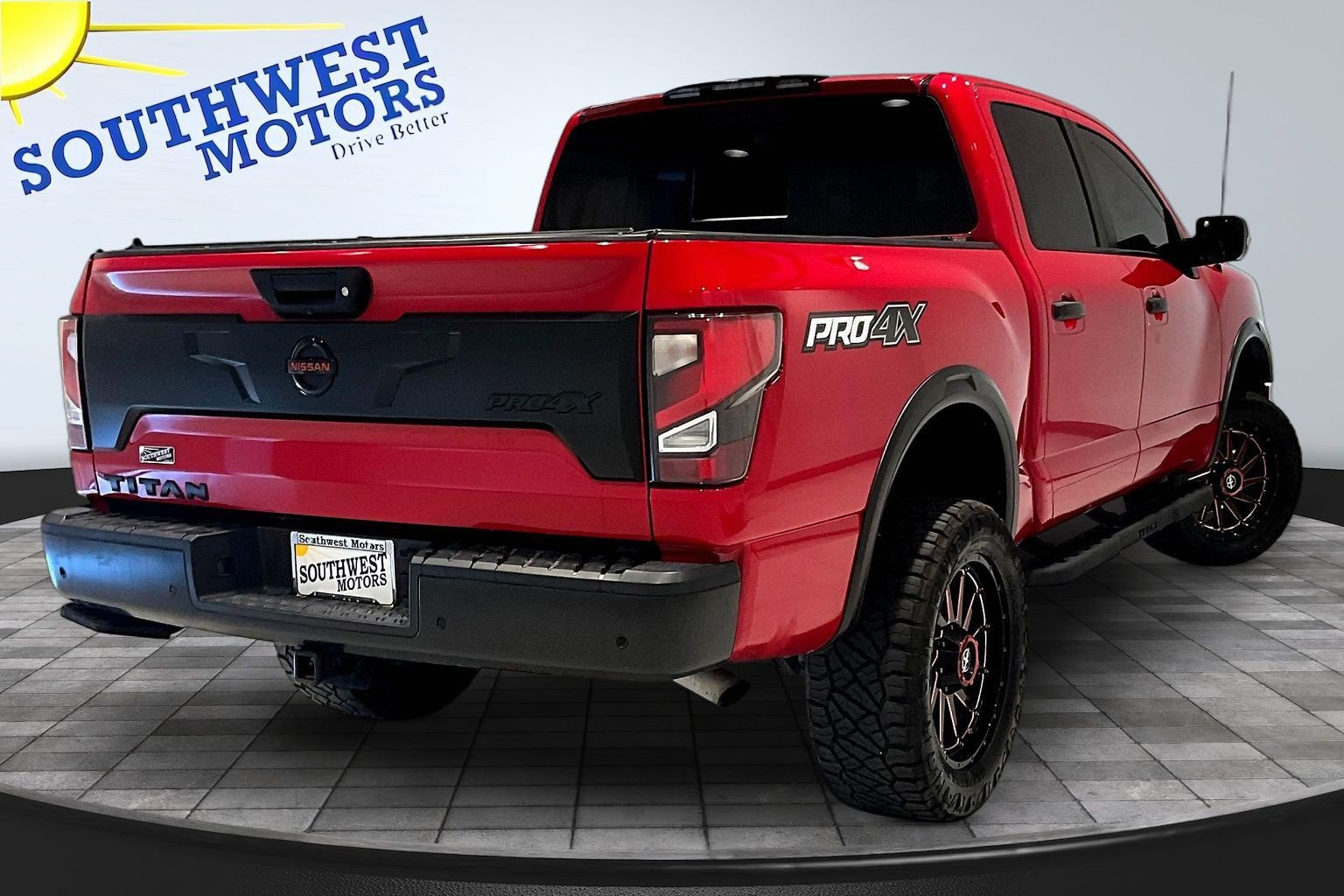 Used 2021 Nissan Titan PRO-4X w/ Pro-4x Convenience Package AWD/4WD image 7