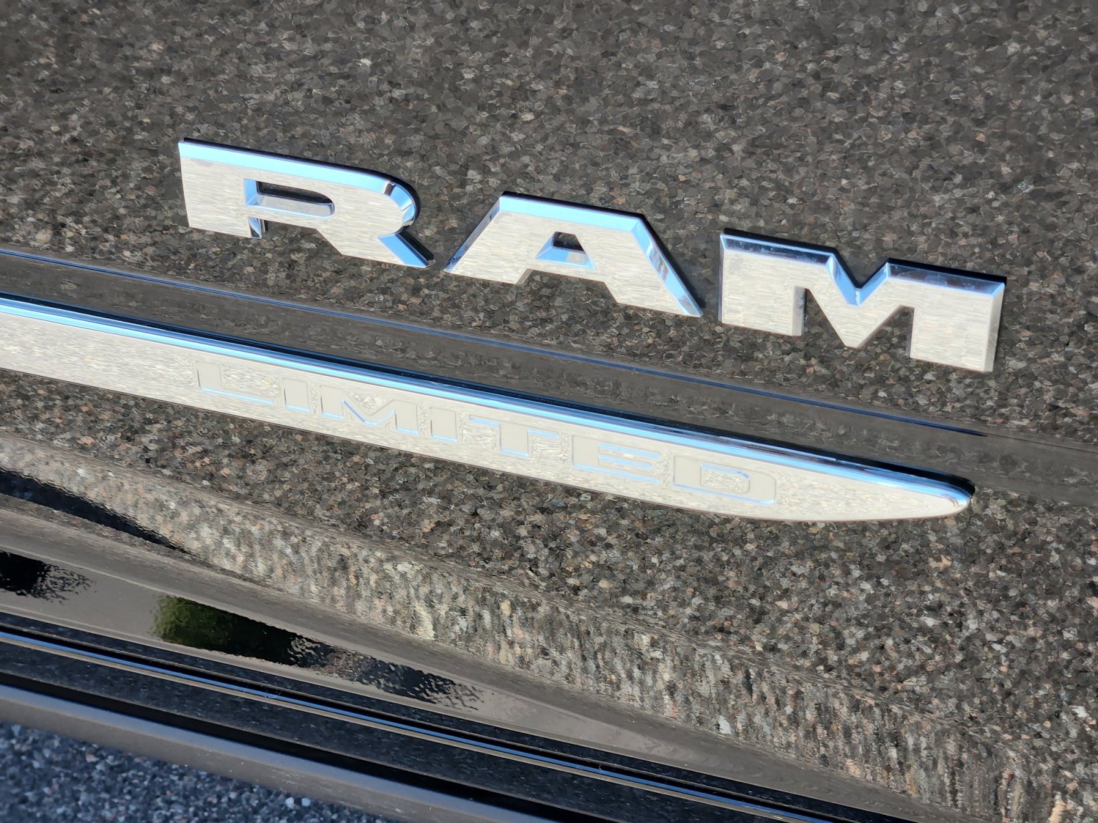 New 2025 RAM 2500 Limited AWD/4WD image 24