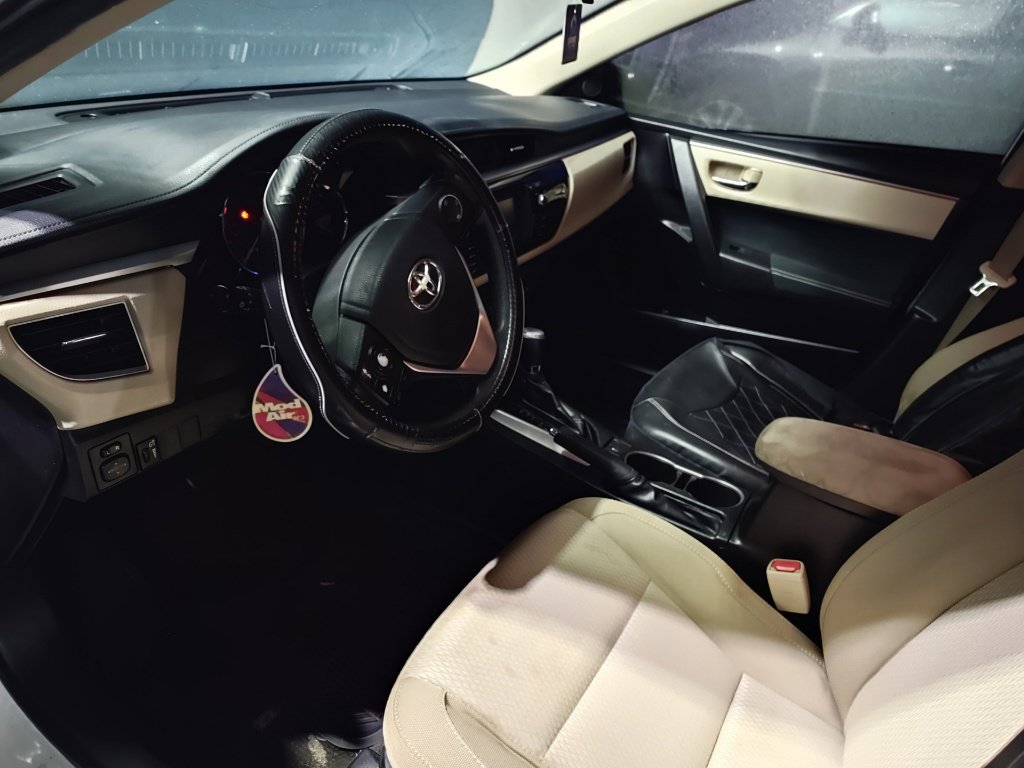 Used 2016 Toyota Corolla LE FWD image 9