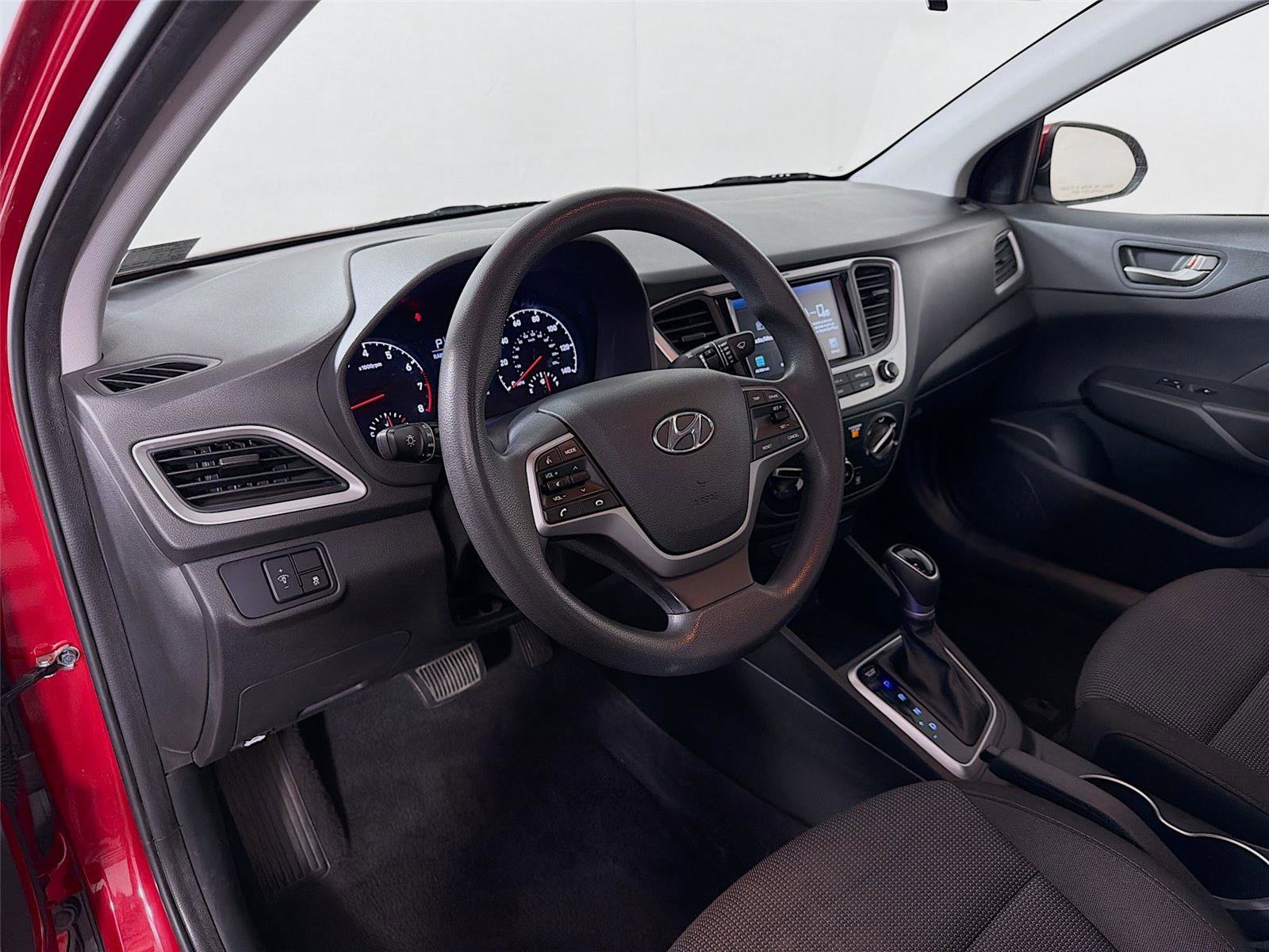 Used 2022 Hyundai Accent SEL FWD image 9