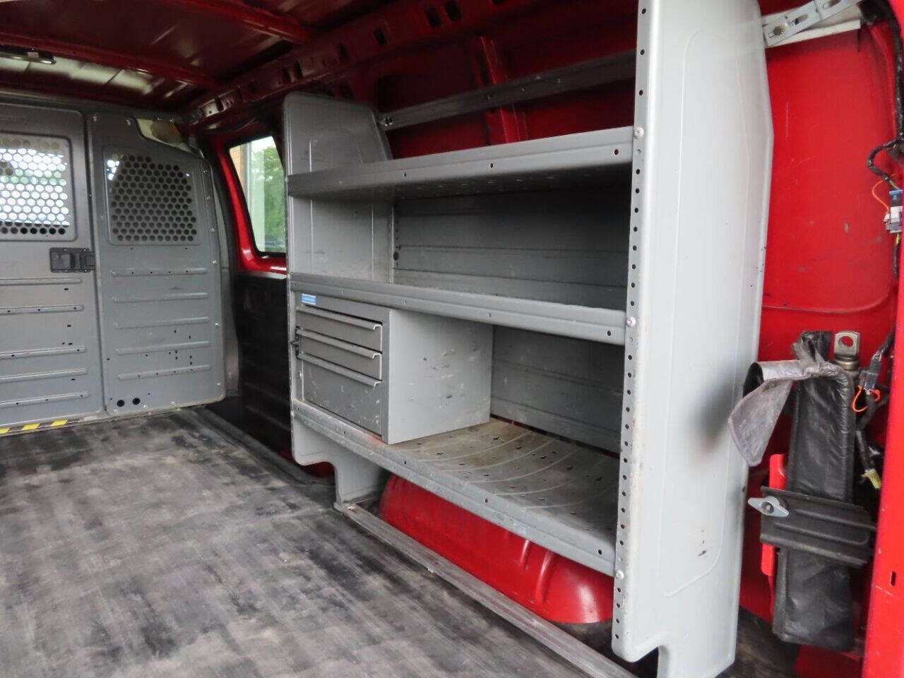 Used 2015 Chevrolet Express 2500 image 9