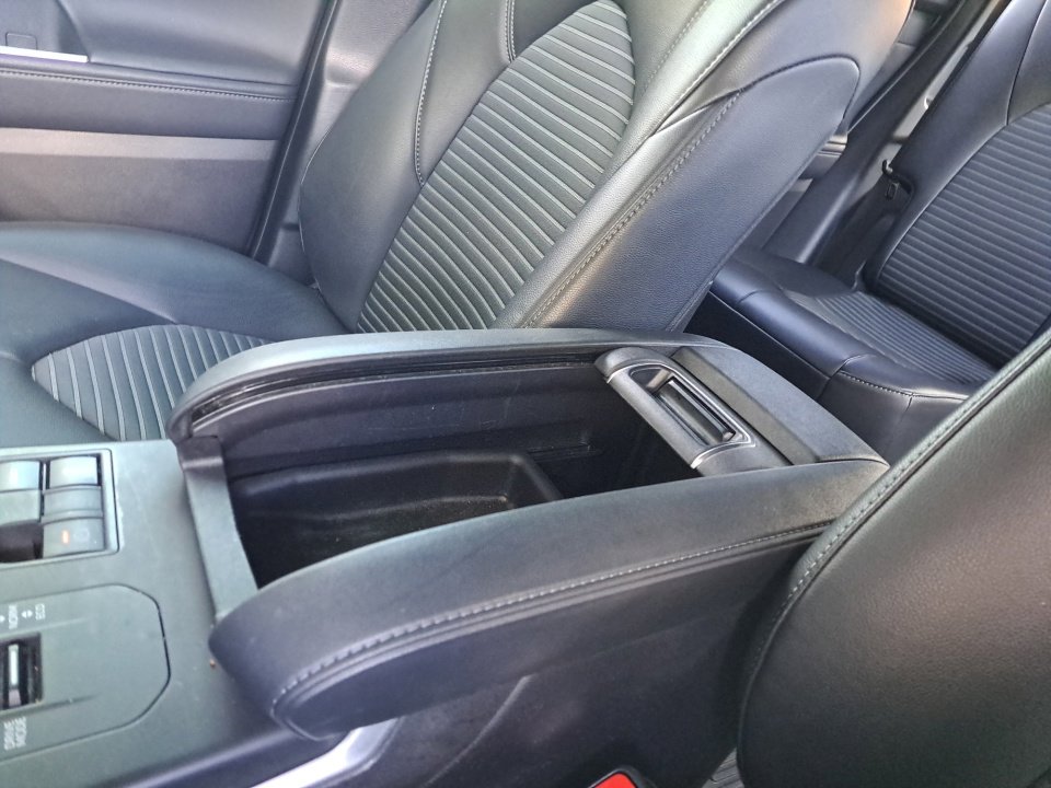 Used 2024 Toyota Highlander XSE FWD image 31