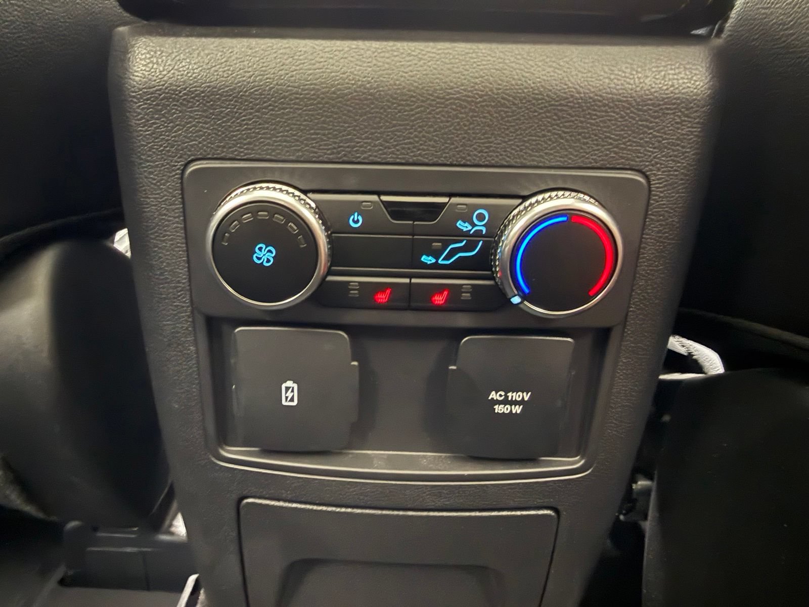 Used 2024 Ford Explorer Limited w/ Limited Technology Package RWD image 26