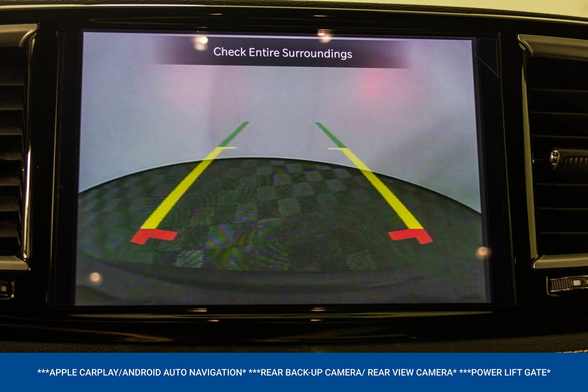 Used 2023 Chrysler Pacifica Touring FWD image 7