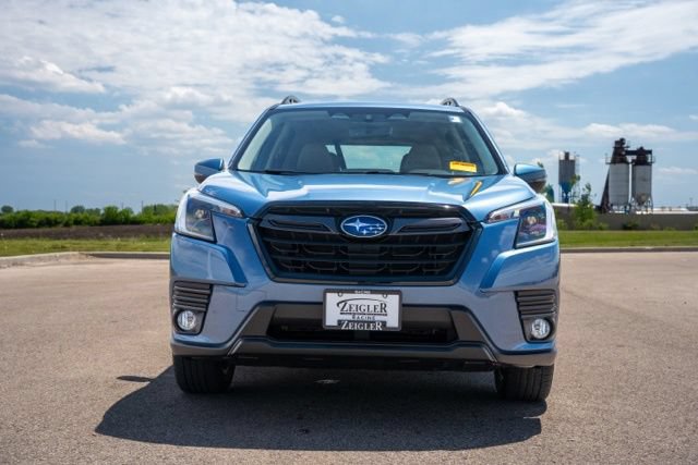 Used 2022 Subaru Forester Limited w/ Popular Package #3 AWD/4WD image 2