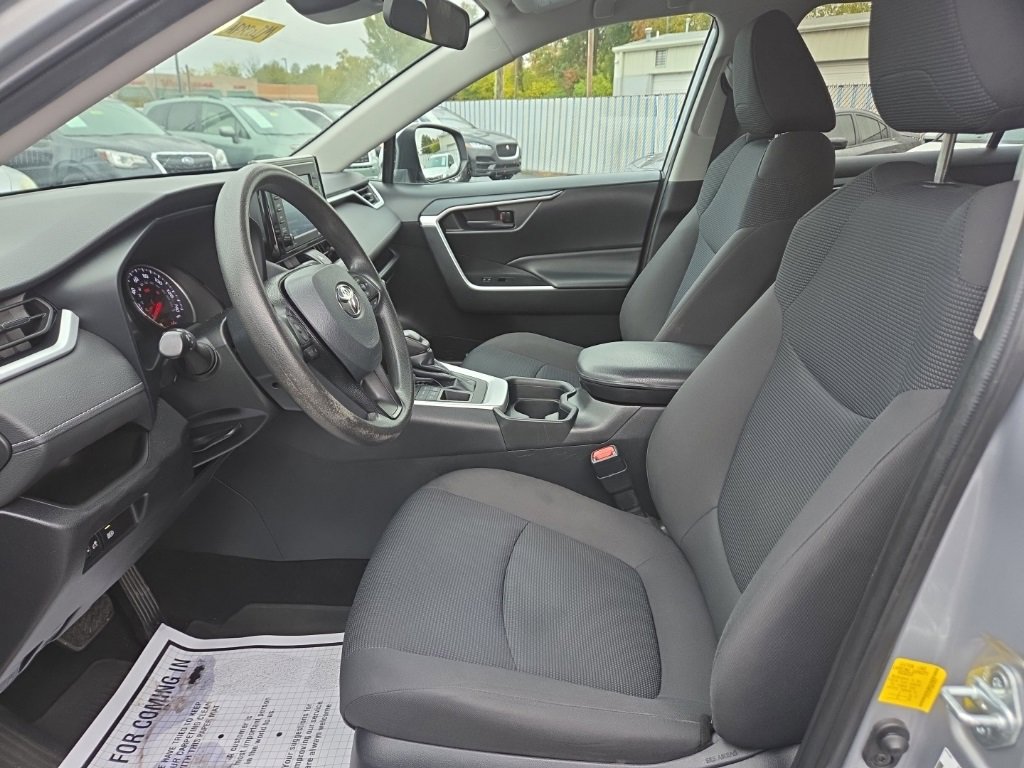 Used 2021 Toyota RAV4 LE image 15