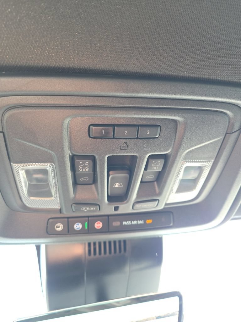 Used 2025 Chevrolet Silverado 1500 High Country AWD/4WD image 40