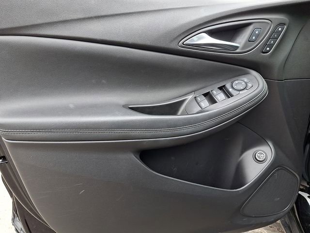 Used 2023 Buick Encore GX Essence w/ Experience Buick Package FWD image 12
