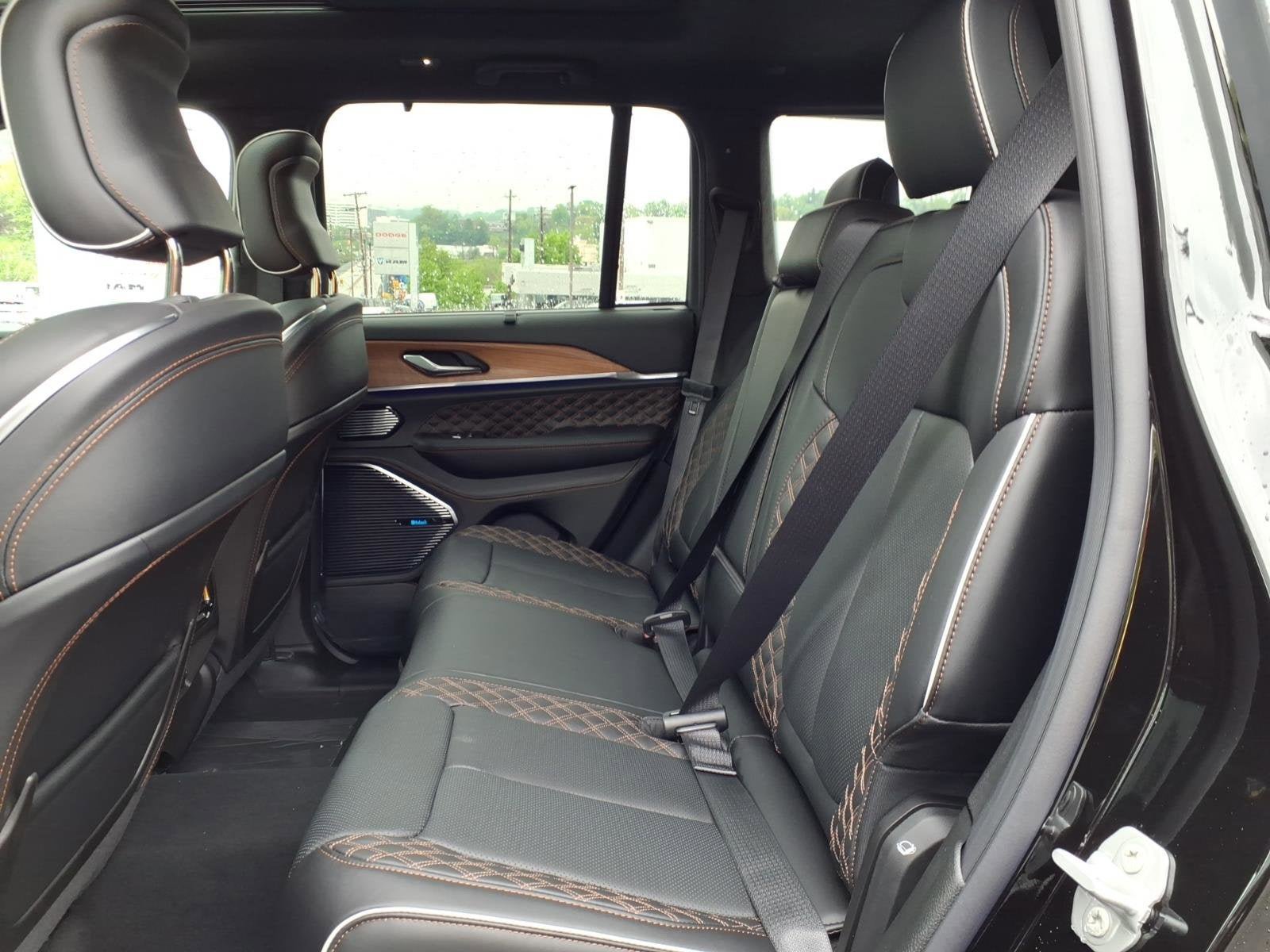 New 2026 Jeep Grand Cherokee Summit AWD/4WD image 8