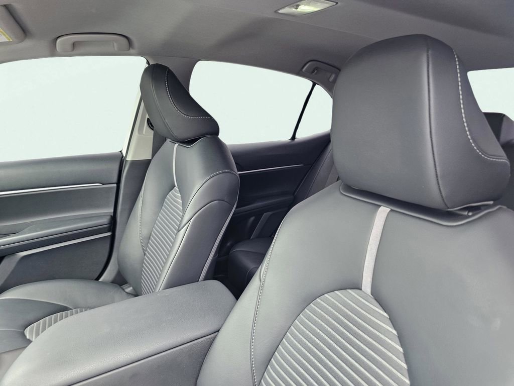 Used 2023 Toyota Camry SE image 18