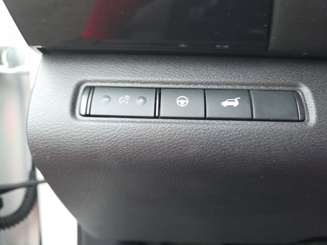 Used 2025 Nissan Pathfinder SV image 16