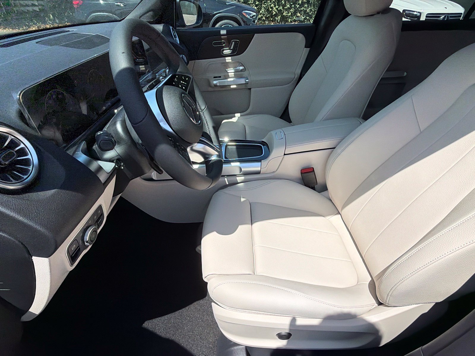 New 2026 Mercedes-Benz GLB 250 4MATIC image 18