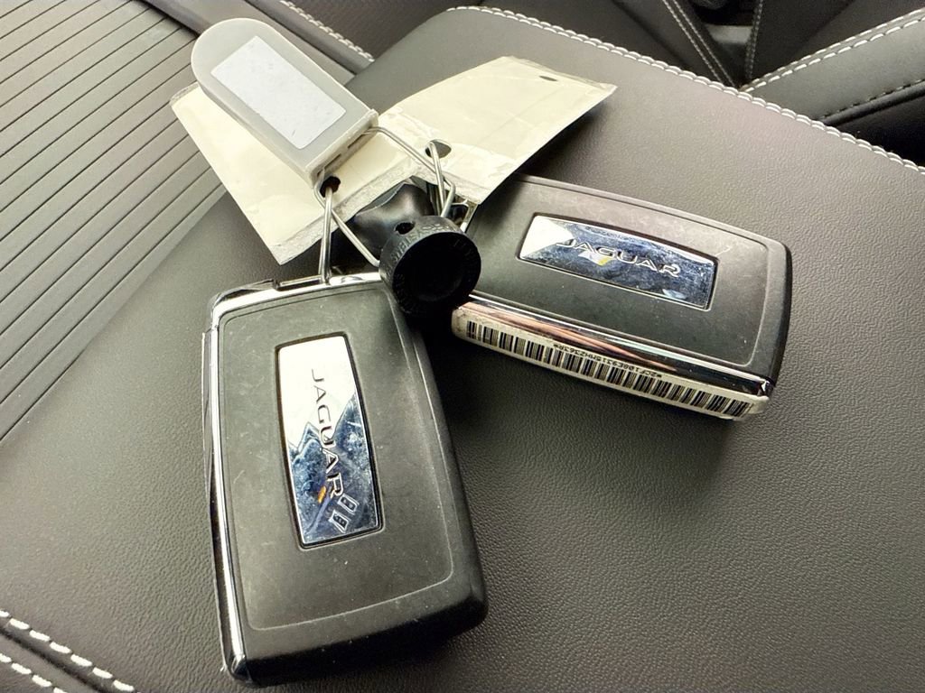 Used 2025 Jaguar F-PACE R-Dynamic S image 17