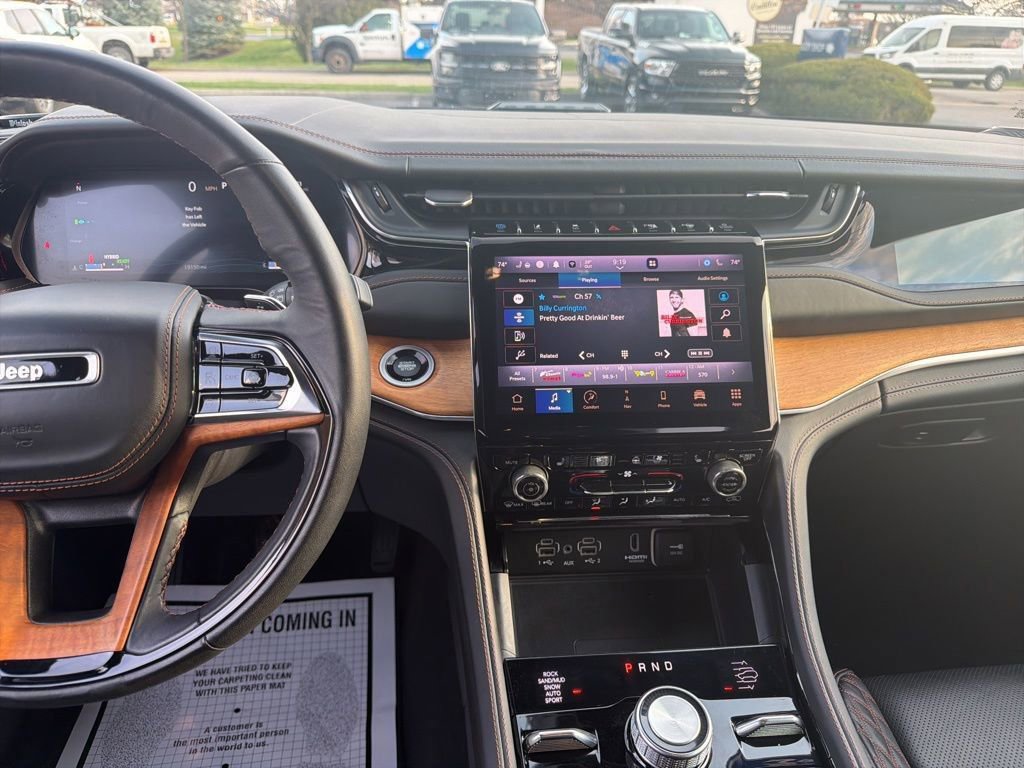 Used 2022 Jeep Grand Cherokee Summit AWD/4WD image 5