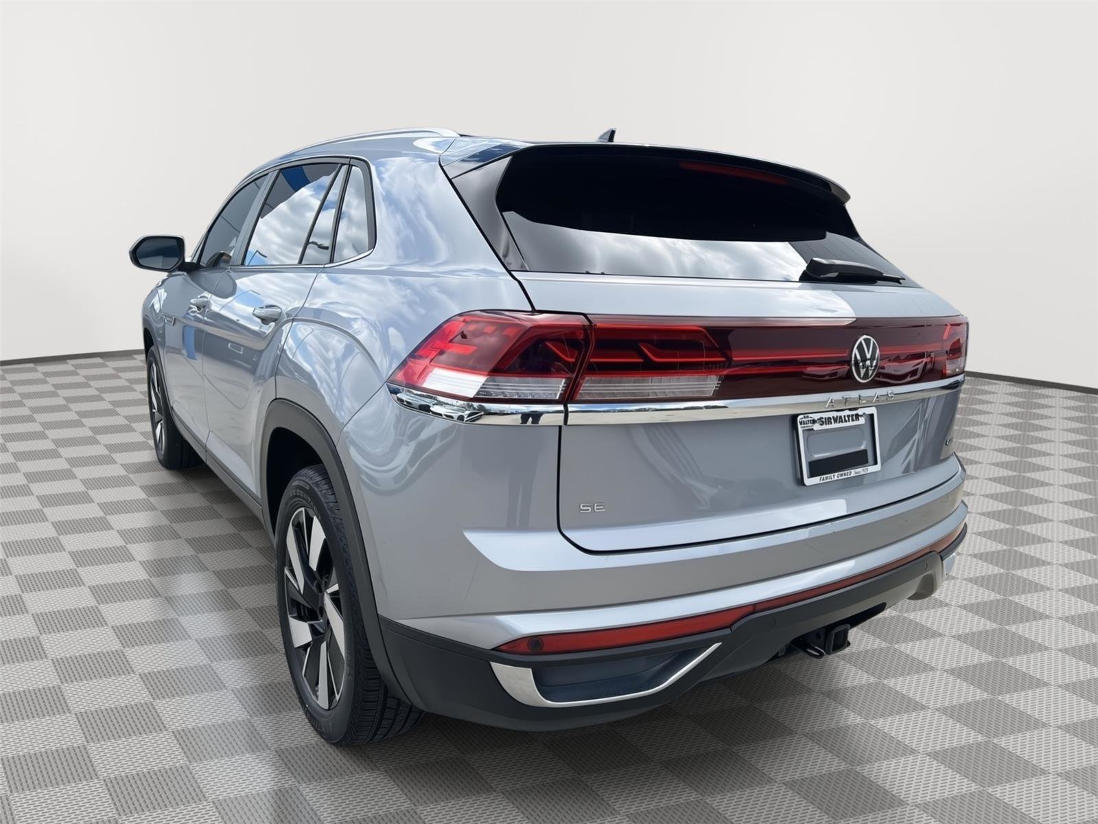 Used 2024 Volkswagen Atlas Cross Sport SE image 3