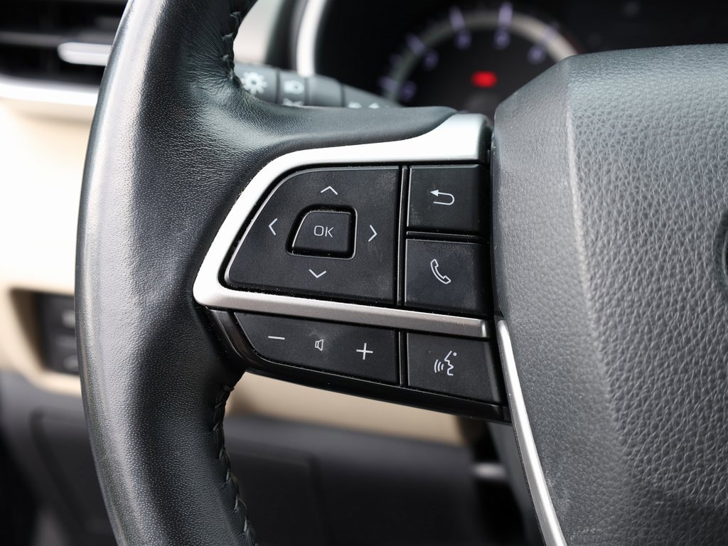 Used 2023 Toyota Highlander XLE image 33