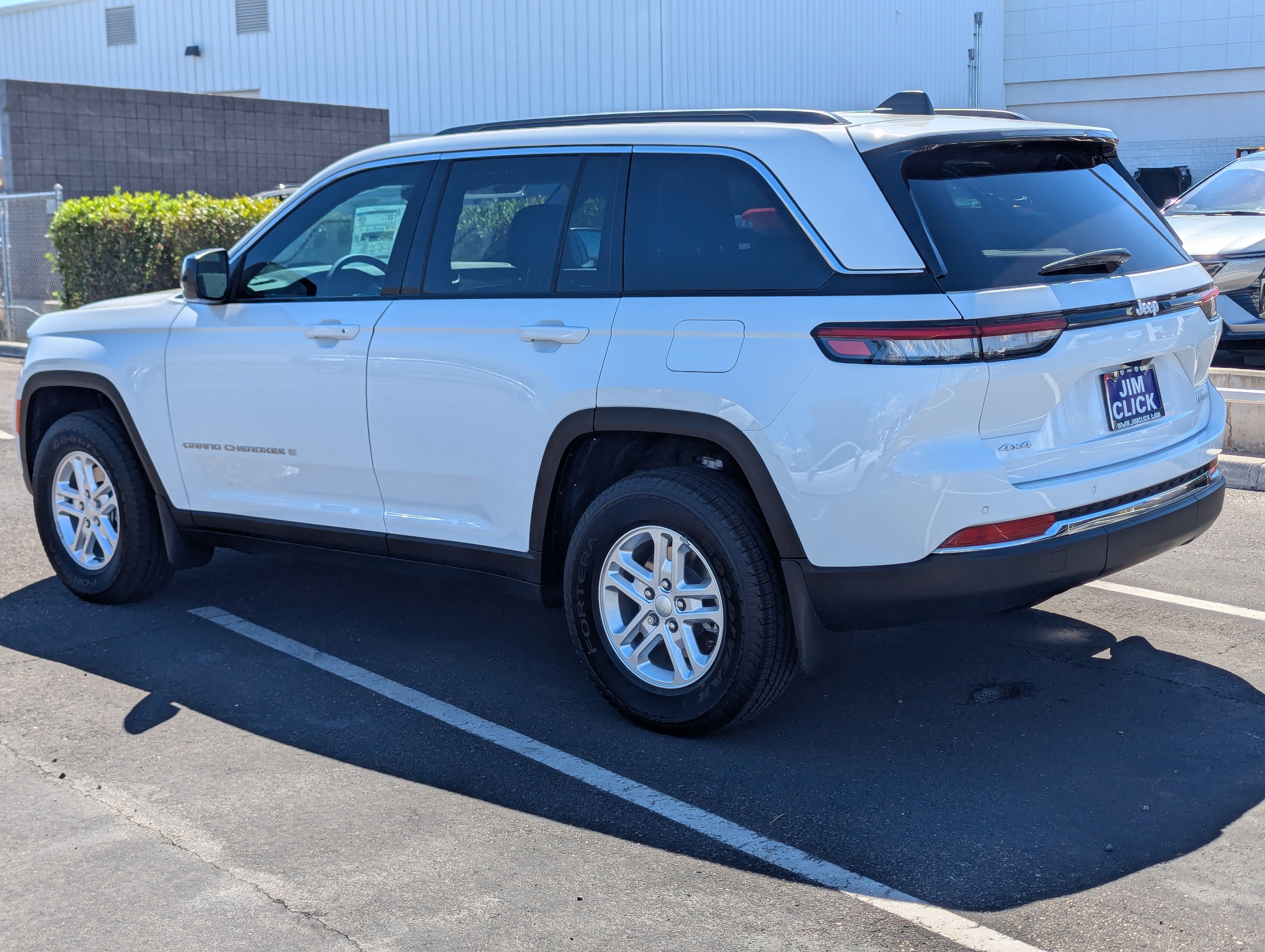 New 2025 Jeep Grand Cherokee Laredo image 4
