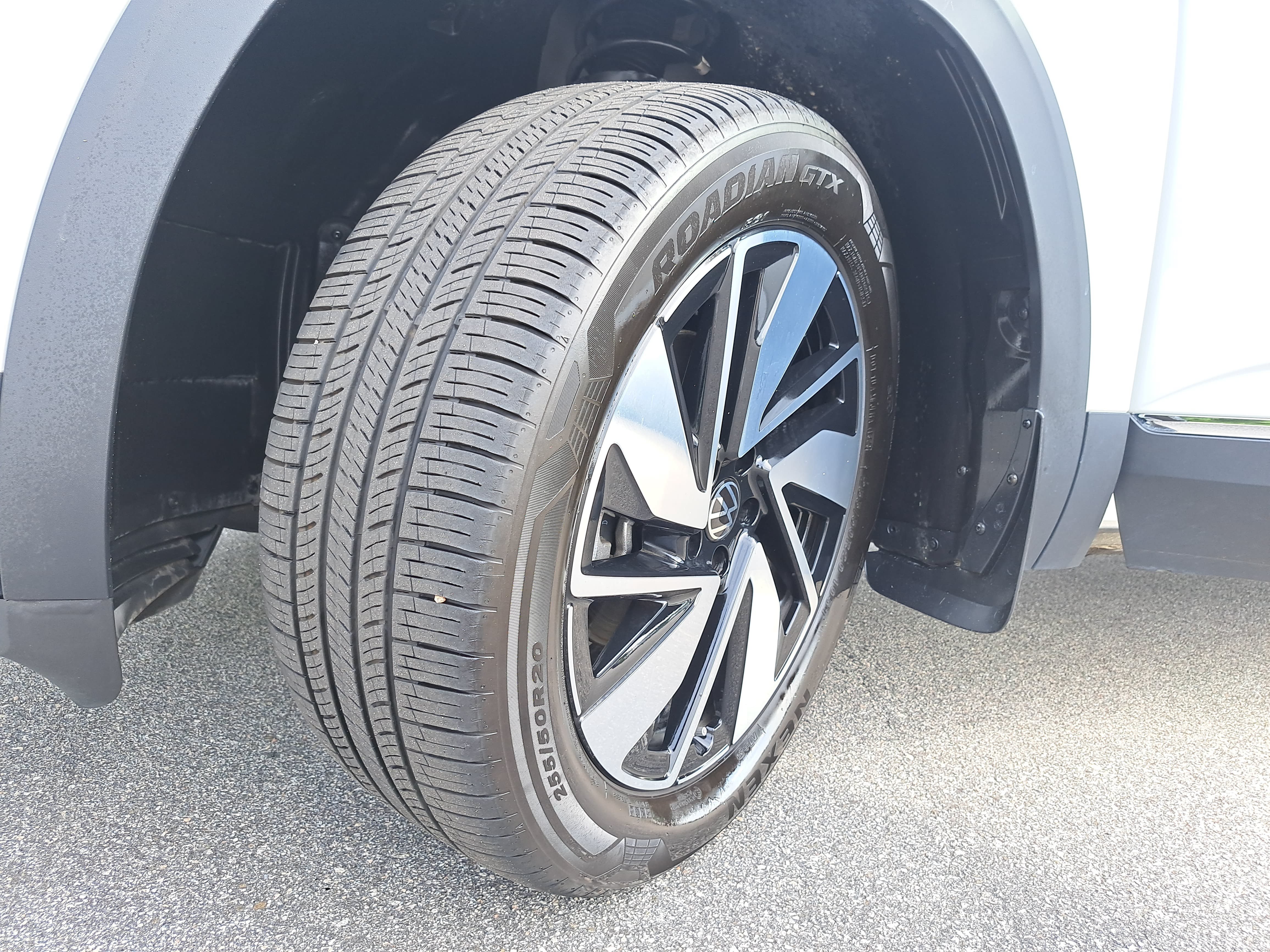 Used 2024 Volkswagen Atlas SEL AWD/4WD image 32
