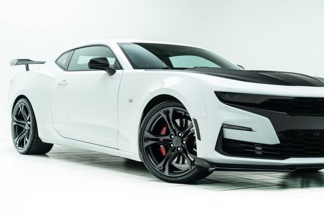 Used 2019 Chevrolet Camaro SS RWD image 3