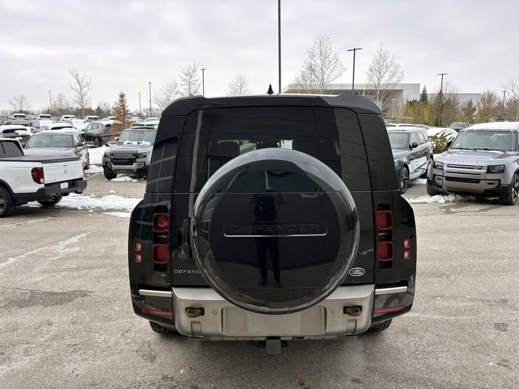 Used 2023 Land Rover Defender 130 X-Dynamic SE image 6