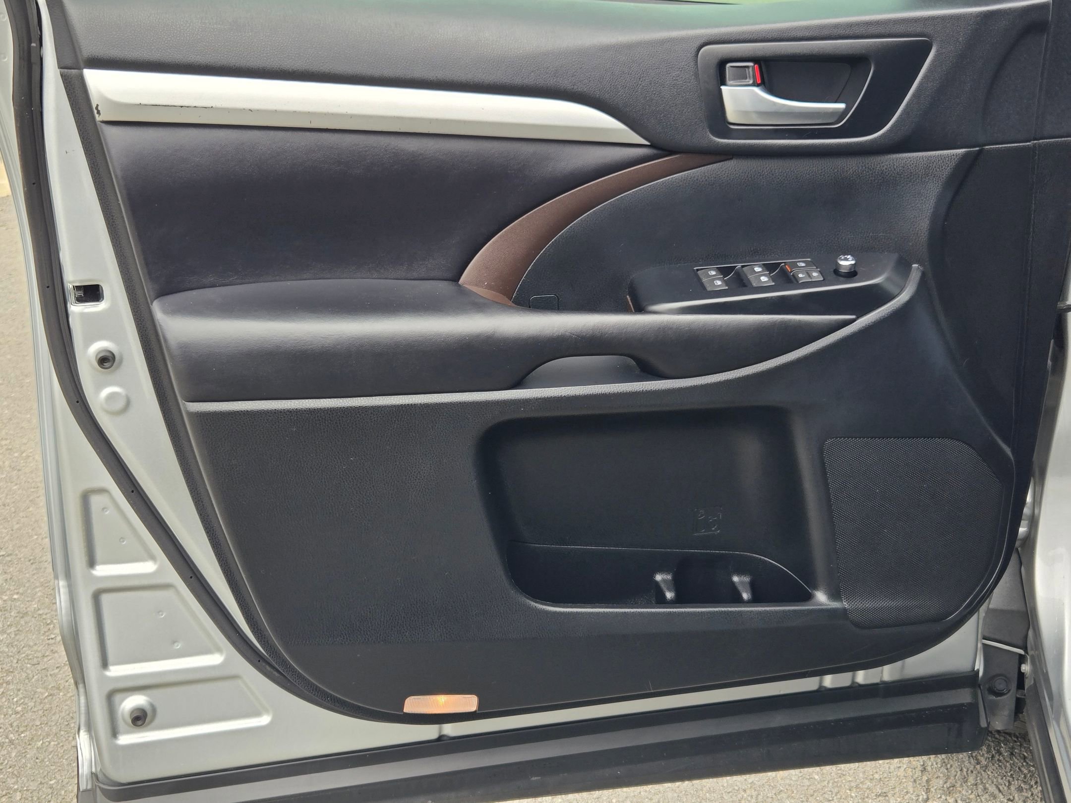 Used 2019 Toyota Highlander XLE image 20