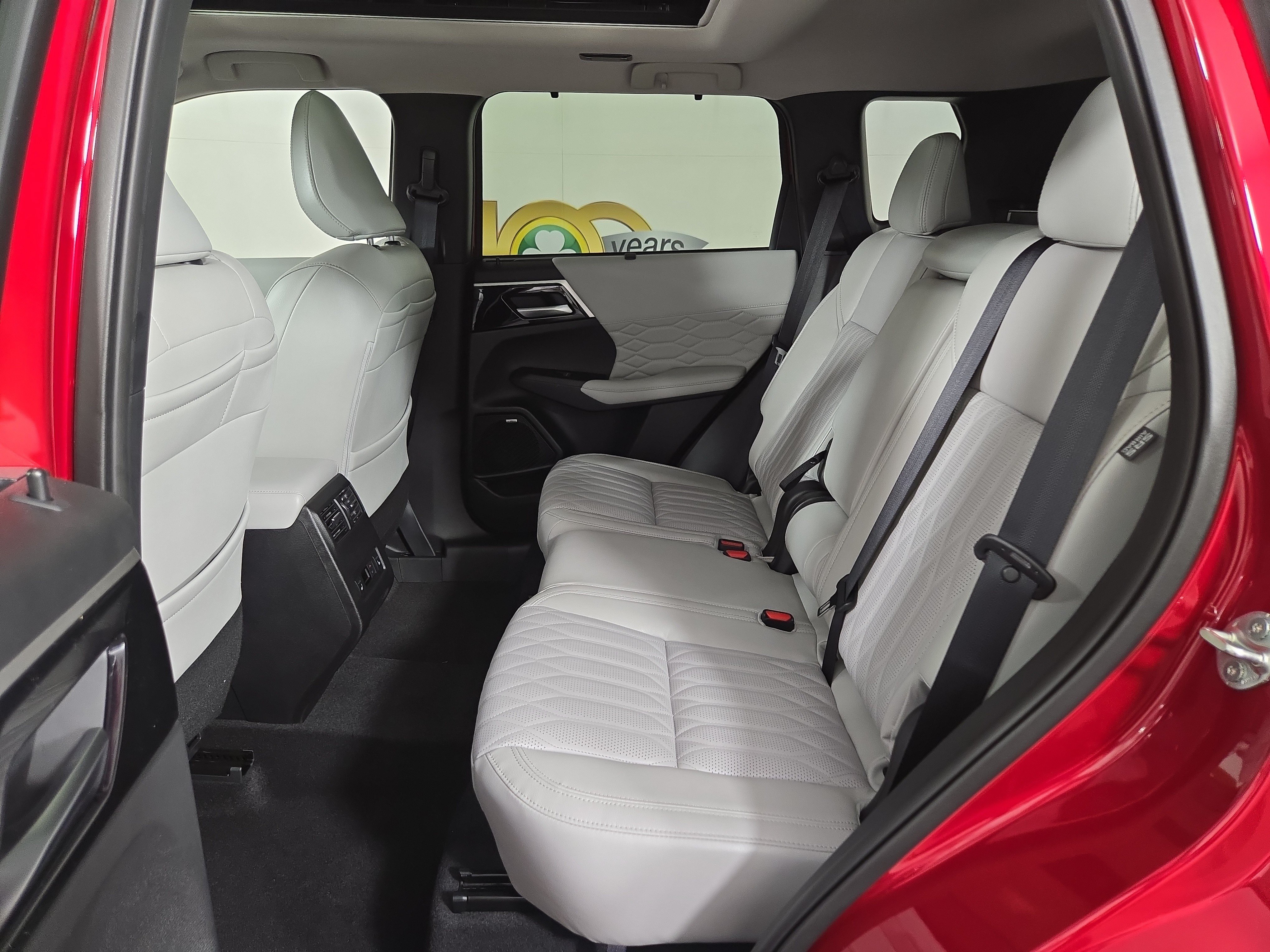 New 2026 Mitsubishi Outlander SEL FWD image 11
