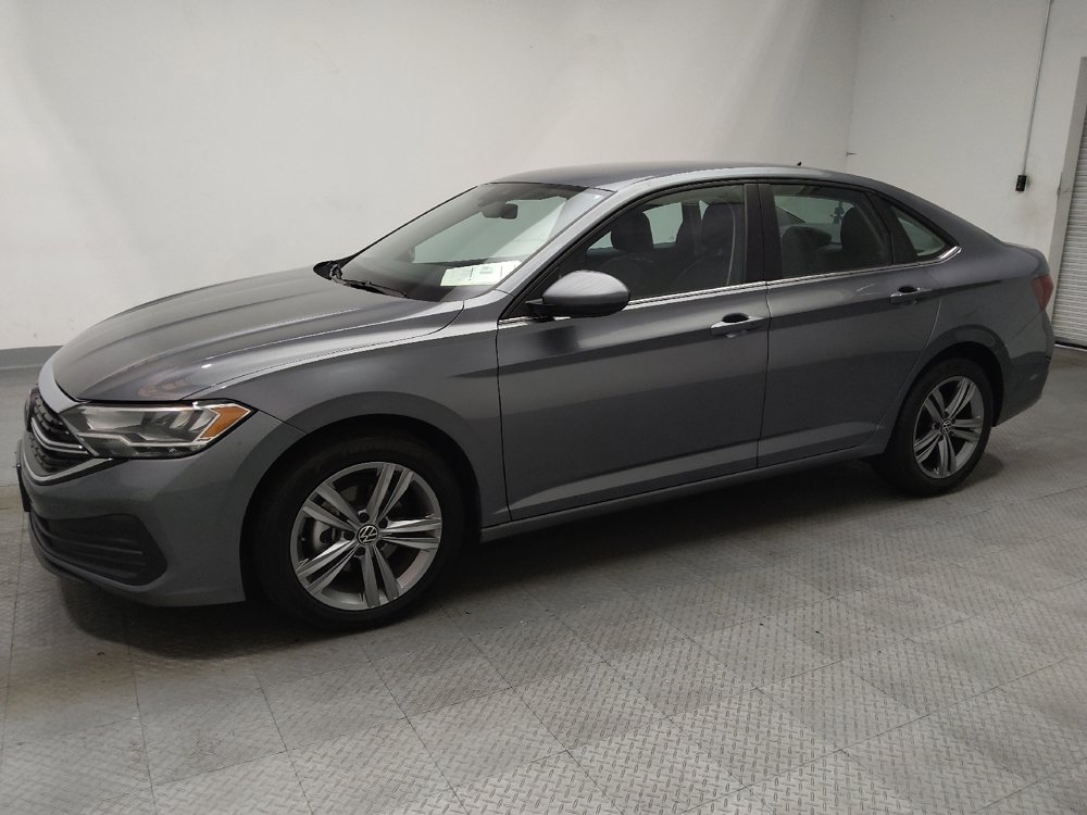 Used 2024 Volkswagen Jetta SE FWD image 2