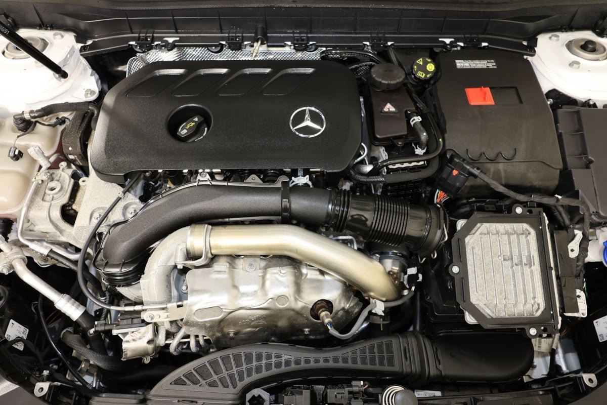 Used 2025 Mercedes-Benz GLB 250 4MATIC image 32