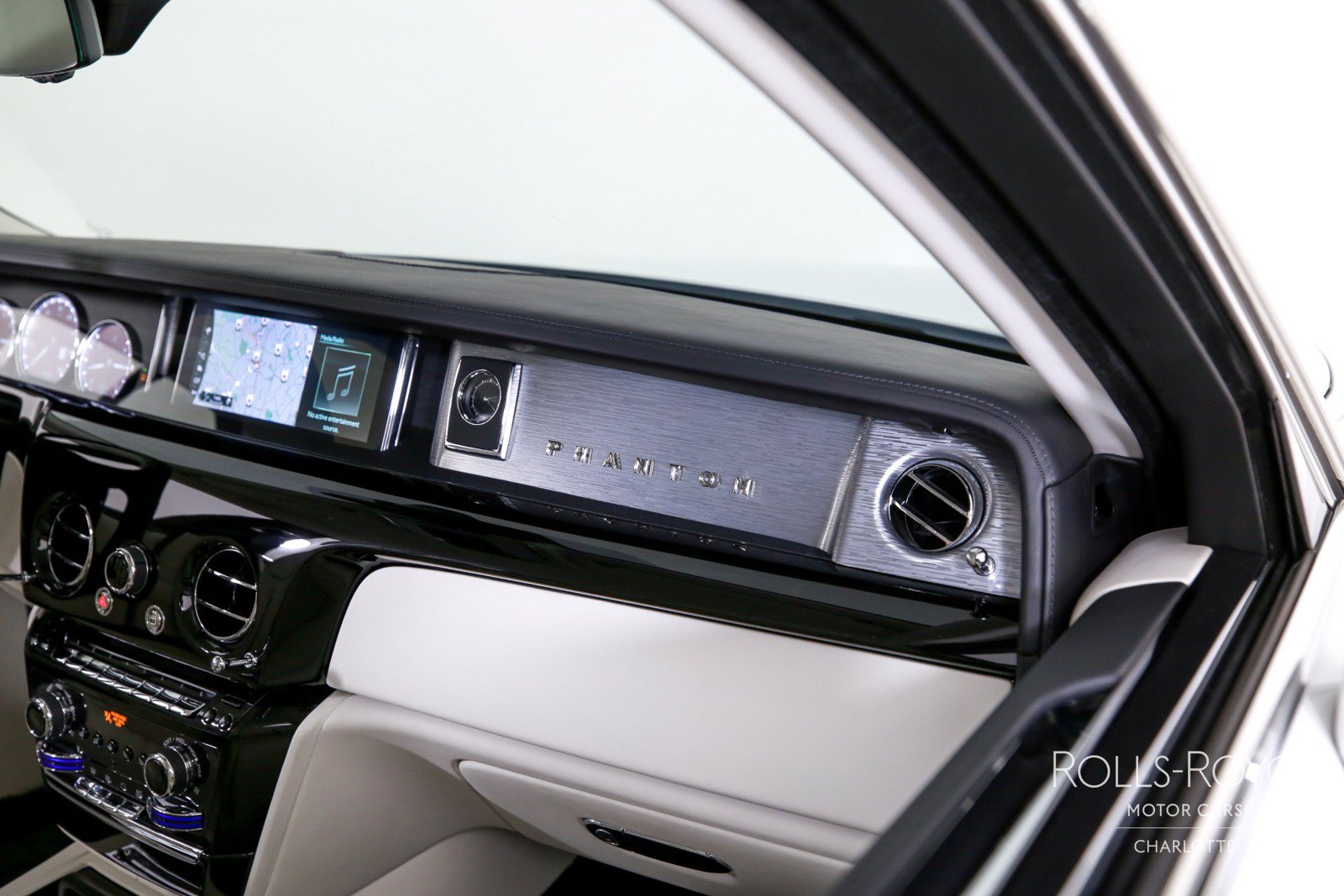 Certified 2024 Rolls-Royce Phantom Sedan RWD image 38