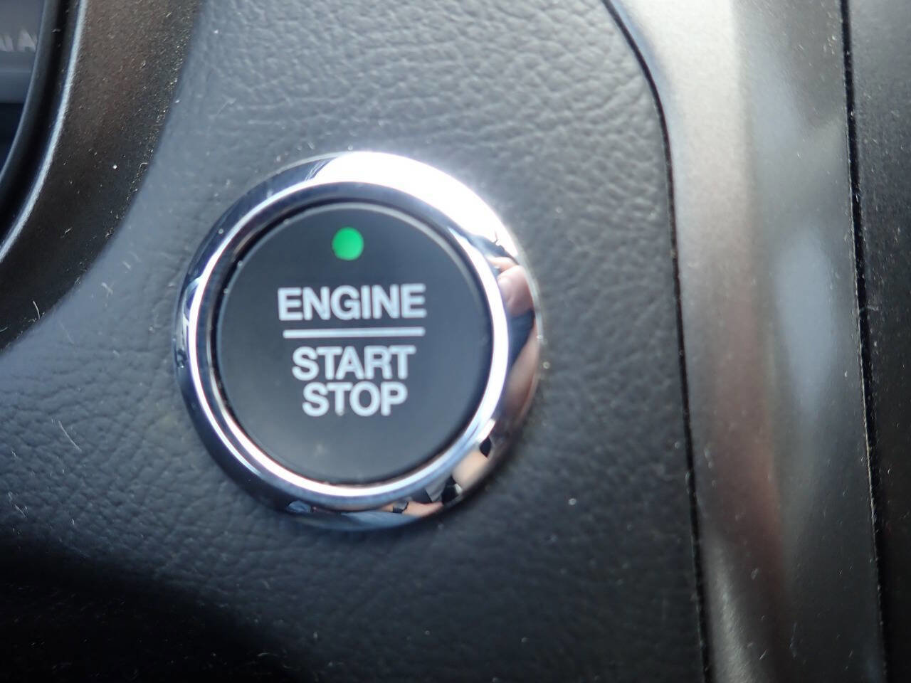 Used 2018 Ford Fusion SE w/ Fusion SE Technology Package image 8