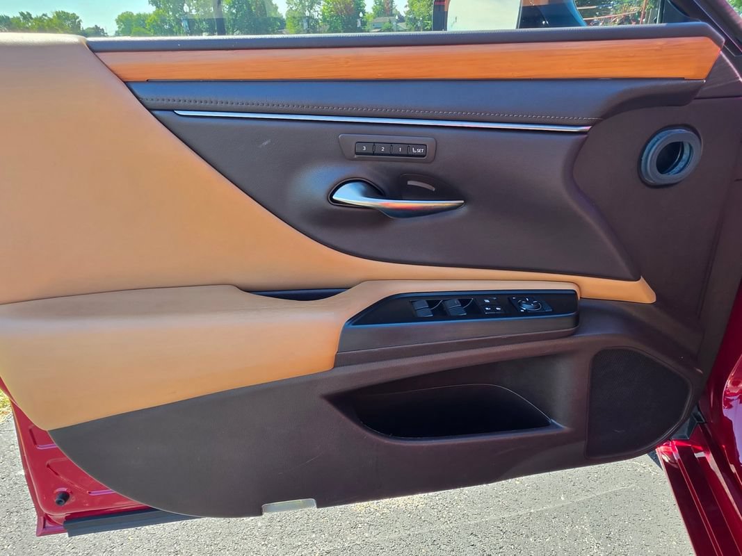 Used 2019 Lexus ES 350 w/ Accessory Package FWD image 11