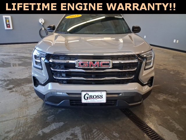 Used 2025 GMC Terrain Elevation image 3