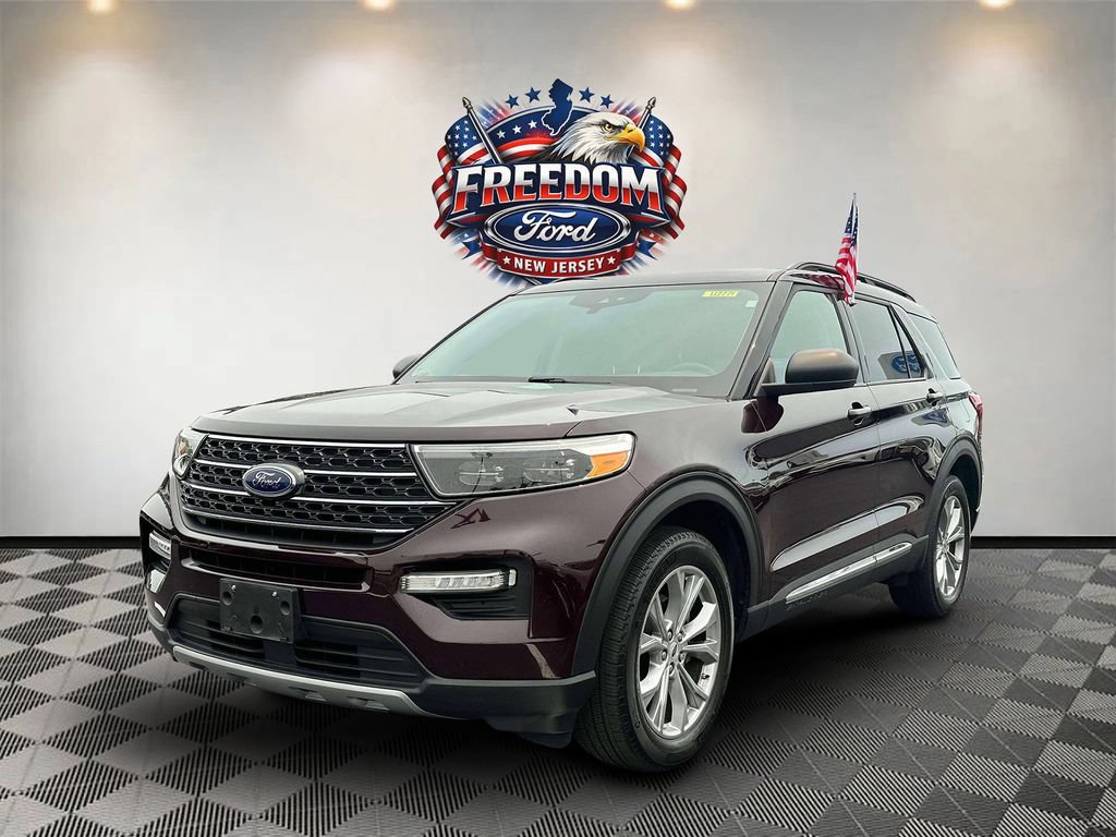 Used 2023 Ford Explorer XLT w/ Equipment Group 202A AWD/4WD image 2