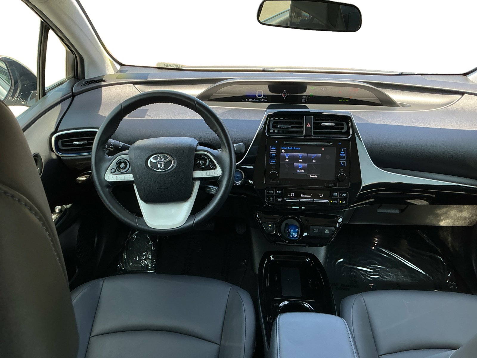 Used 2018 Toyota Prius Three Touring w/ Appearance Package FWD image 14
