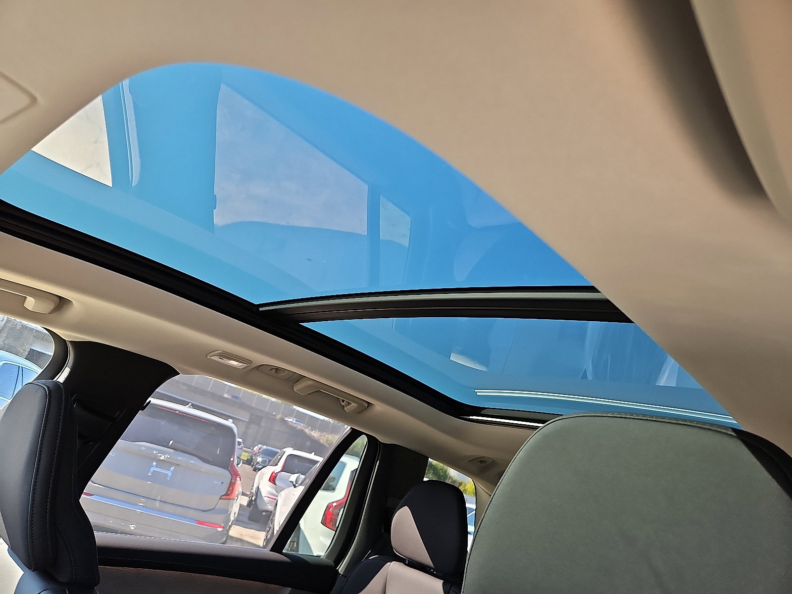 New 2026 Volvo XC90 B6 Plus w/ Protection Package Premier image 12