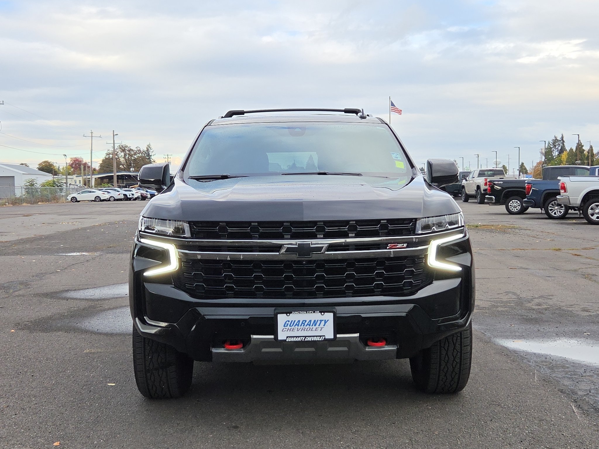 Used 2022 Chevrolet Tahoe Z71 w/ Luxury Package AWD/4WD image 2