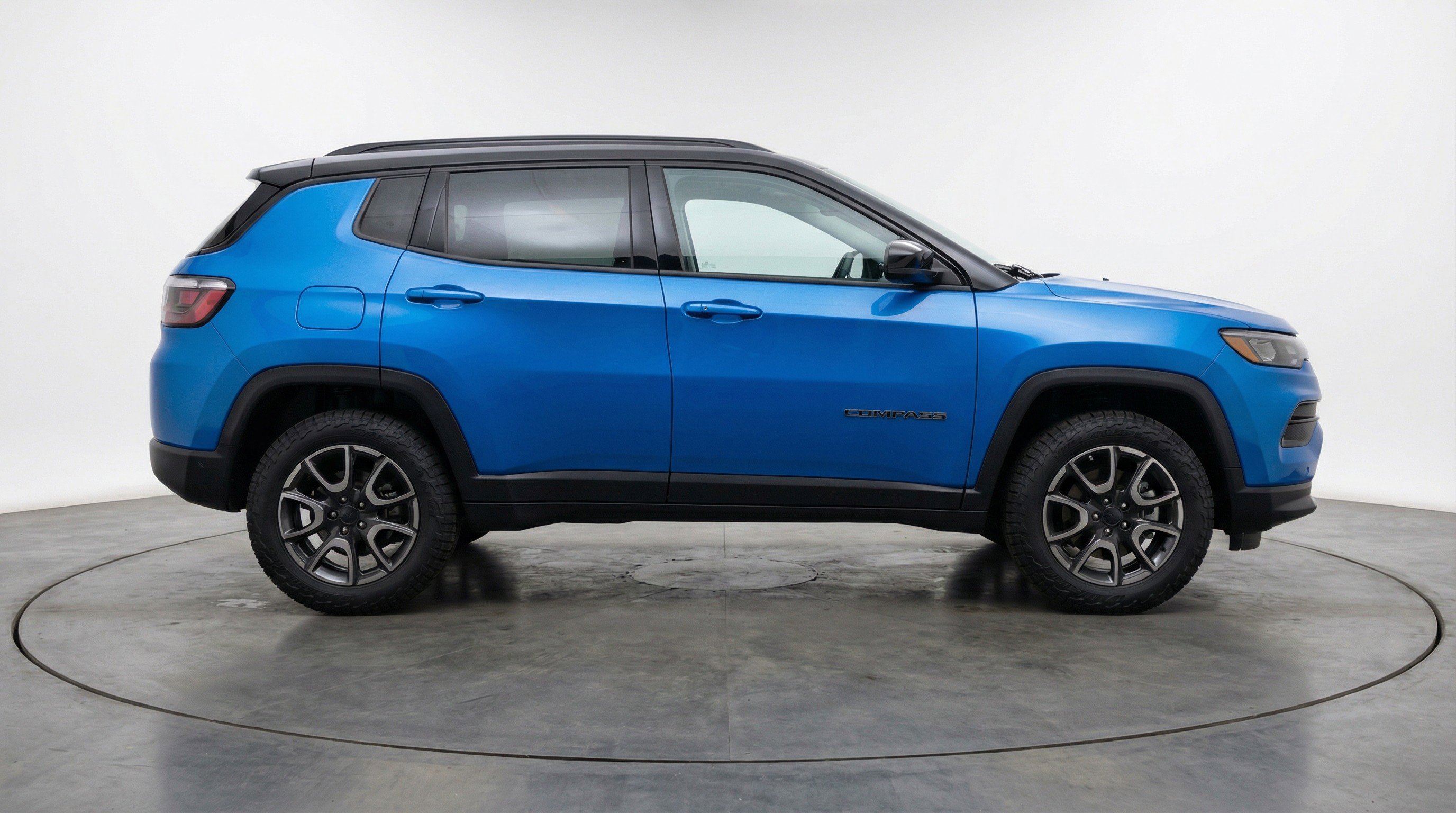 Used 2025 Jeep Compass Trailhawk AWD/4WD image 11