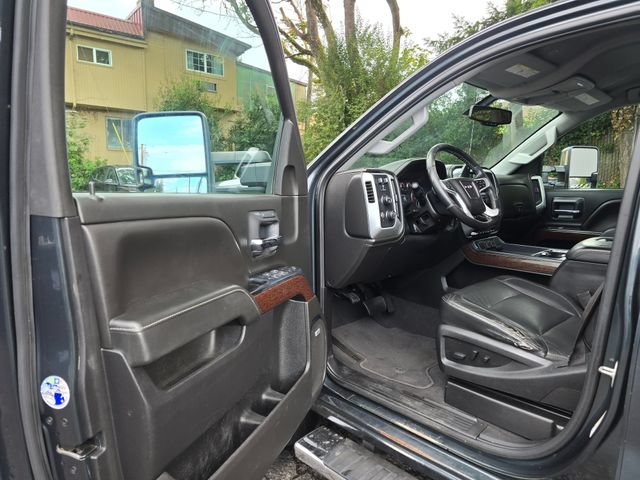Used 2019 GMC Sierra 2500 SLT w/ Duramax Plus Package AWD/4WD image 18