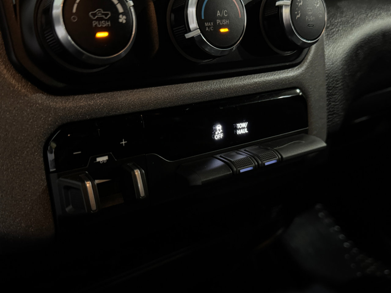 Used 2024 RAM 2500 Tradesman w/ Chrome Appearance Group image 30