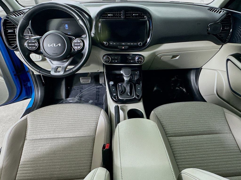 Used 2025 Kia Soul EX image 16