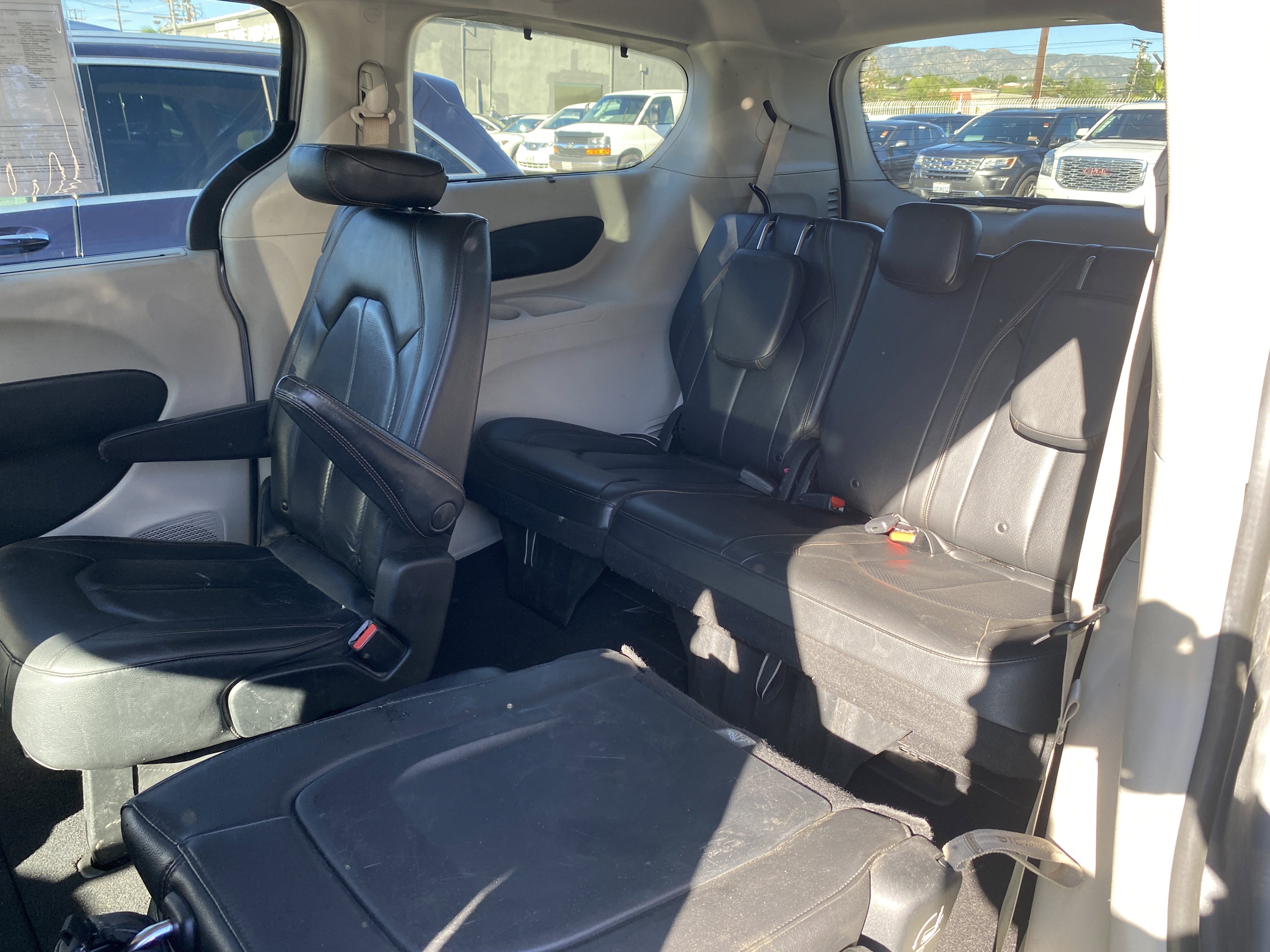 Used 2020 Chrysler Pacifica Touring-L image 15