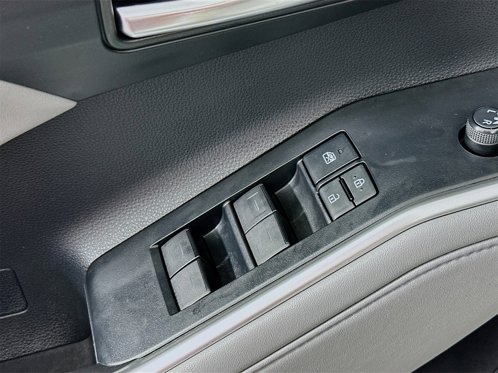 Certified 2021 Toyota Highlander XLE image 18