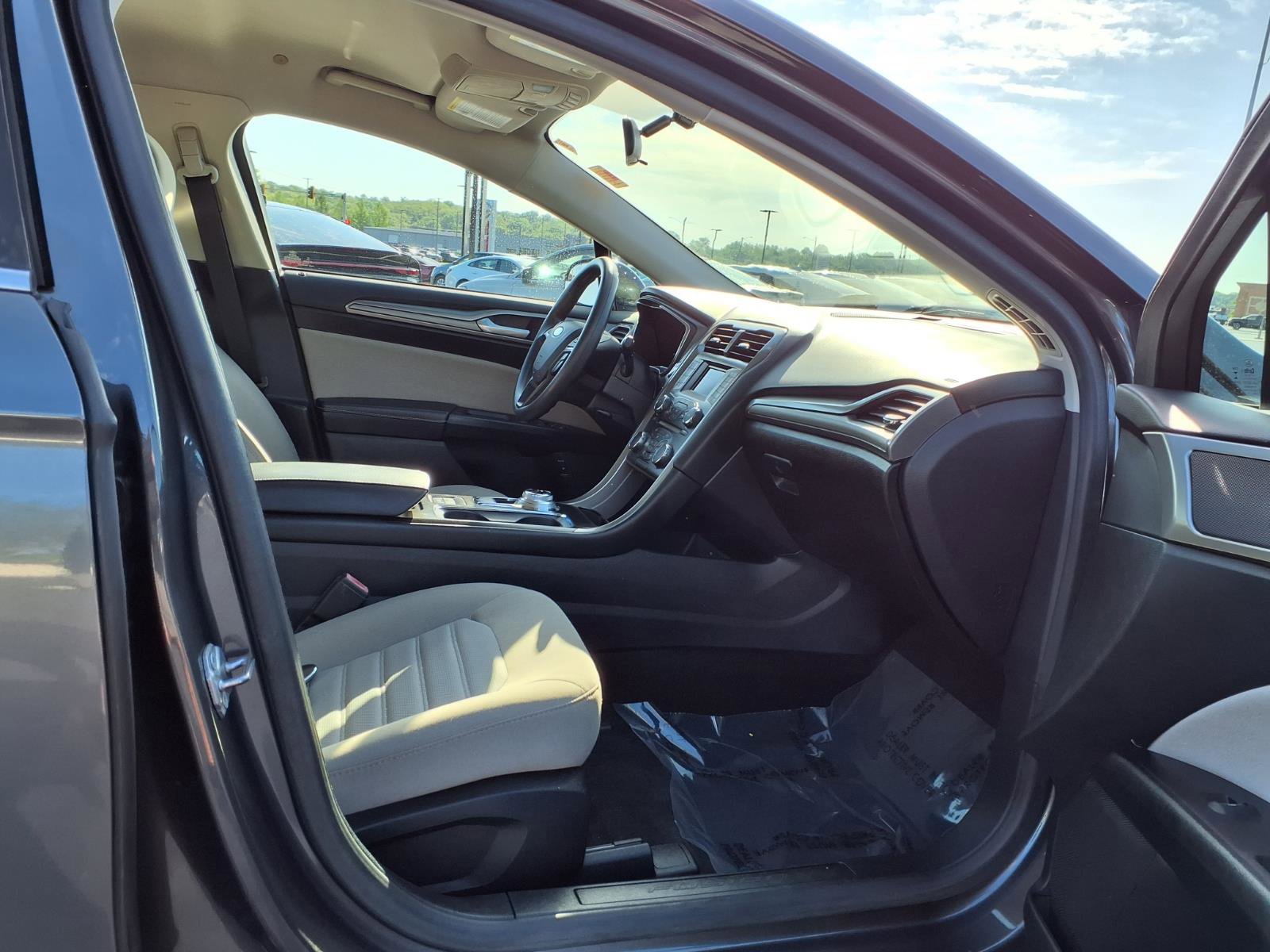 Used 2018 Ford Fusion S FWD image 23