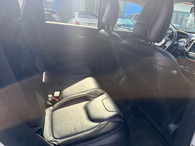 Used 2015 Jeep Cherokee Limited FWD image 12