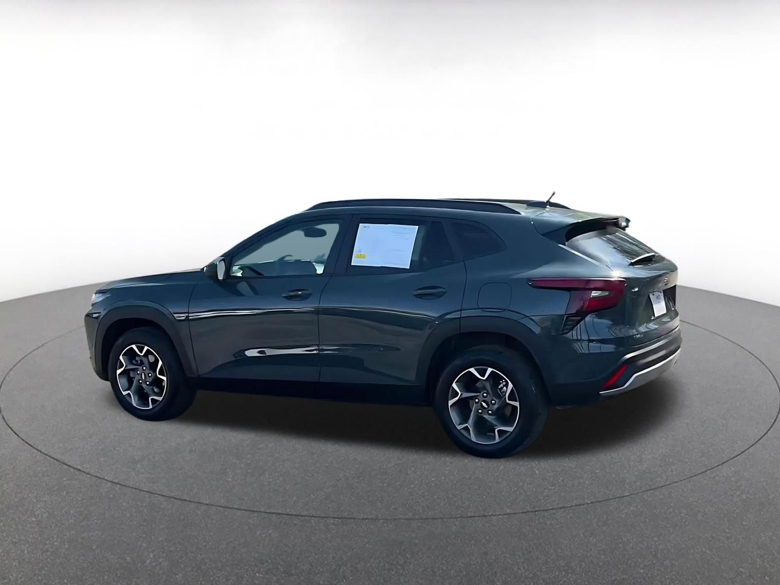 Used 2025 Chevrolet Trax LT w/ LT Convenience Package image 10