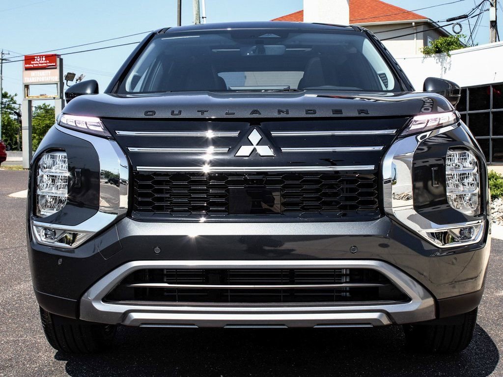 New 2025 Mitsubishi Outlander SE image 2