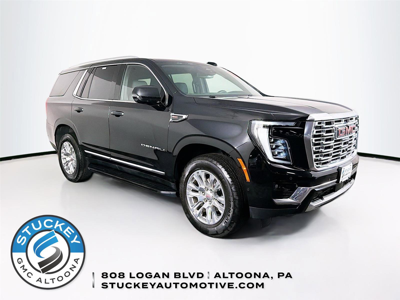 Used 2025 GMC Yukon Denali AWD/4WD image 1