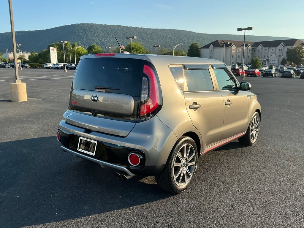 Used 2017 Kia Soul ! w/ Tech Package FWD image 7